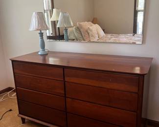 Mid century modern 8 drawer dresser.