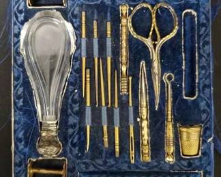 UM140Vintage Sewing And Vanity Kit