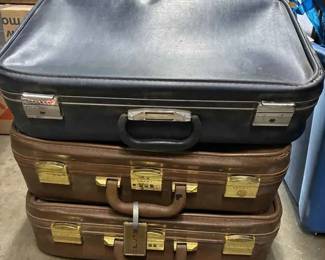 UM272Vintage Skyway Luggage Three Pieces