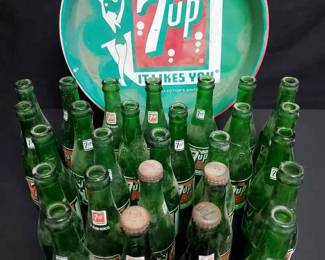UM236Vintage 7 Up Bottles And Tray