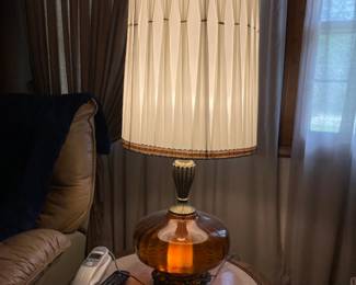2nd lamp and barrel table that matches set 