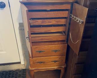 Jewelry chest