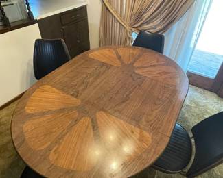 Gorgeous  "Orange Slice" or "Citrus" petal dining table WITH leaf! 4 Brody chairs 