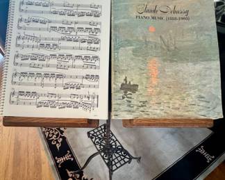 Sheet music stand