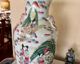 Vintage Chinese Famille Rose palette porcelain vase lamp