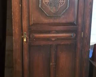 ANTIQUE CABINET ARMOIR