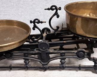 ANTIQUE SCALE