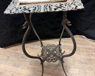 antiquie stand