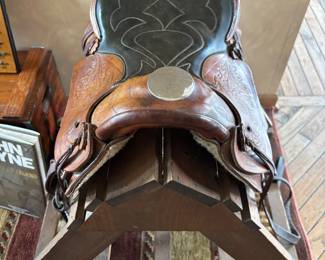 Nice leather western saddle 