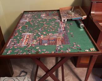 Nice puzzle table will include this partially finished puzzle with it