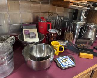 stainless cookwar and garfield kitchen decos