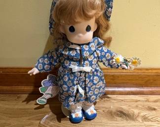 Precious Moments Garden of Friends Daisy April Doll #1458