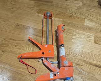 Newborn 10 oz. Dripless Caulk Gun with Spout Cutter