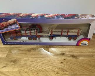 Siku 3812 DAF 95 Timber Truck with Garage