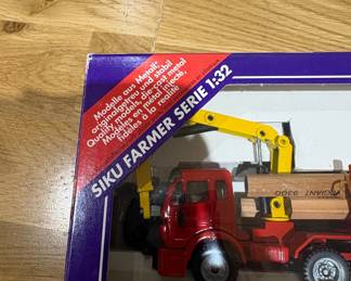 Siku Farmer Serie 3915 Wood Transporter