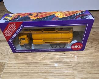 Siku 2932 FAUN Gully Emptier Truck 1:55 Scale