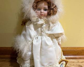 Franklin Mint Heirloom Elizabeth Ann Porcelain Doll
