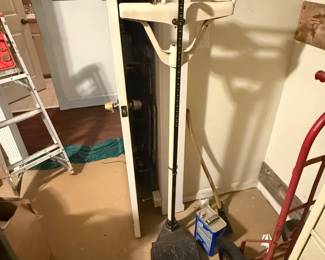 Detecto-Medic 300-lb physician beam scale