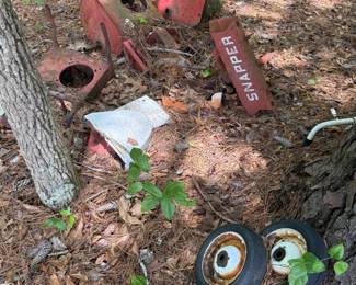 Assorted Snapper riding mower body and chassis parts, salvage lot
