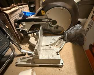 DeWalt DW705 12-inch compound miter saw