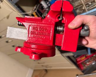 Columbian No. 3 1/2 bench vise