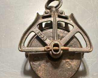 Roberts-marked double-sheave pulley block
