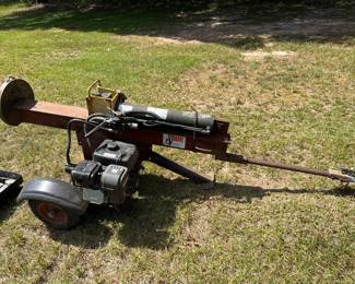 Gas-powered hydraulic log splitter