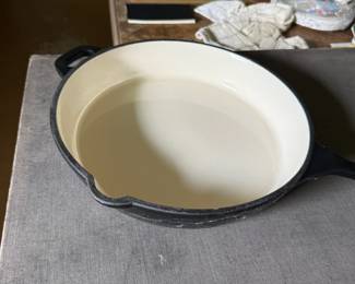 Descoware Enameled Cast-Iron Skillet with Helper Handle