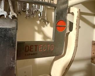 Detecto-Medic 300-lb physician beam scale - additional view
