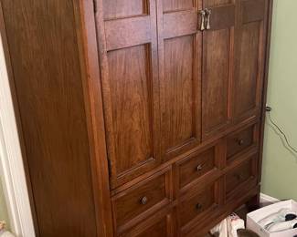 ES  be set tall dresser