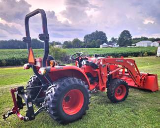 Kubot L2501 4wd diesel tractor w loader 71.5 hrs. Exc.