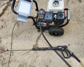 Simpson pressure washer w Honda GX200 motor. Works properly.