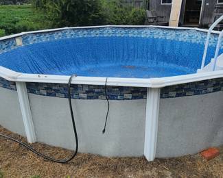 18' x 48" above ground swimming pool. Good condition,liner not torn,pump not working.Brand new pump is in the sale.
