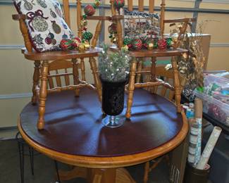 Round dining table with 4 chairs