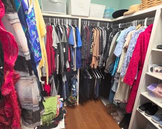 Ladies clothes - many with tags!