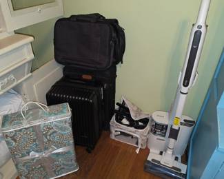 Luggage, Shark Vac, Beddin set (queen) new in package