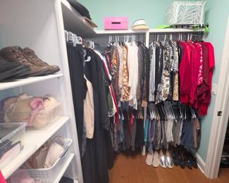 Ladies clothes (Most XL and 2X)