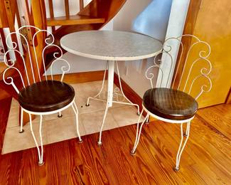 Vintage Parlir Ice Cream Table and 2Chairs