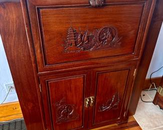 Beautiful Vintage Hard Wood Japanese Bar 
