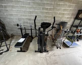 Assorted workout equipment