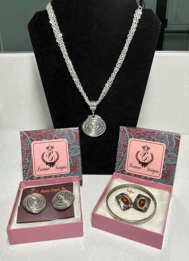 Premier Designs Silver Tone Necklace, Earrings  Bracelet