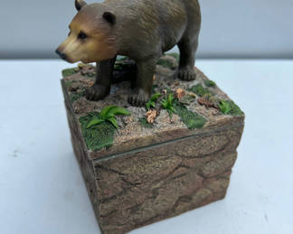Lot 118: Bear figurine on rocky base with hollow square stone trinket box