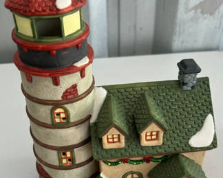 Lot 40: Heartland Valley Village Porcelain Lighted Lighthouse and House