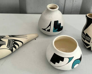 Lot 47: Hopi Bird pottery set by Desert Pueblo Pottery