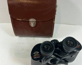 Lot 92: scope model 3831 Vintage 9x35 binoculars with leather case