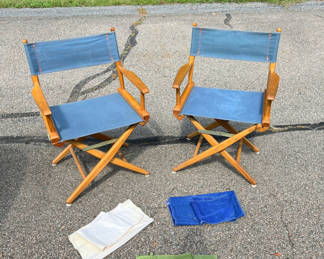Lot 152: Pair of folding director's chairs with blue fabric and three additional cloth seat sets