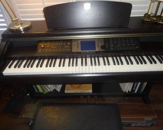 YAMAHA ELECTRONIC PIANO