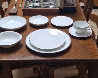 Noritake Whitebrook 6441 Dinnerware Set