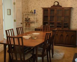 Broyhill Brasilia Mid-Century Modern Dining Set with Hutch