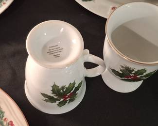 Holiday Holly Porcelain Footed Mugs